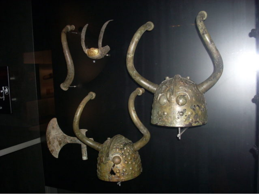 Helm bertanduk Veks&oslash;, dari Zaman Perunggu akhir (sekitar 1100-900 SM).