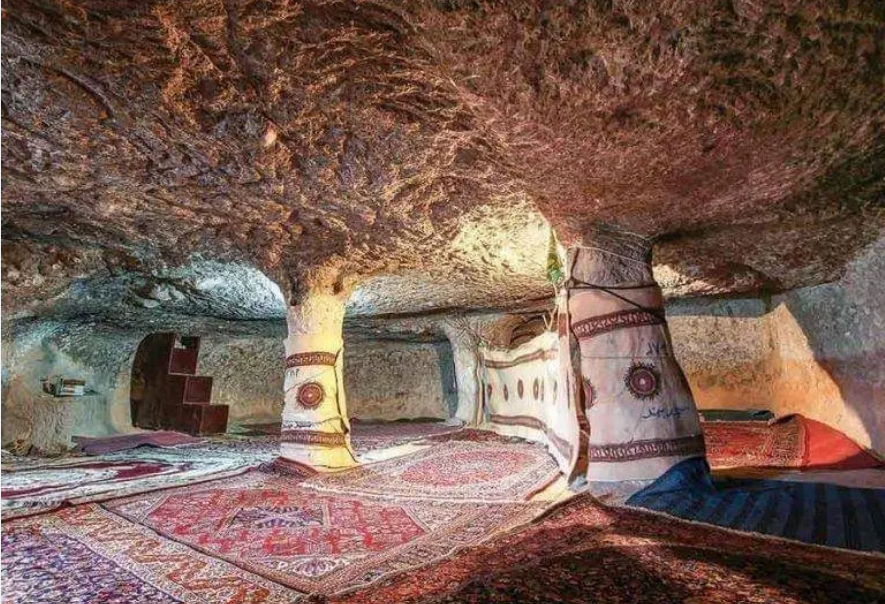 Desa Troglodyte Meymand.