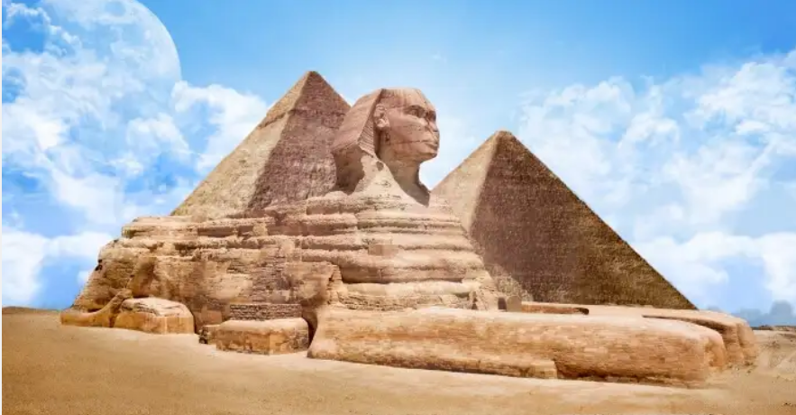 Sphinx dan Piramida.