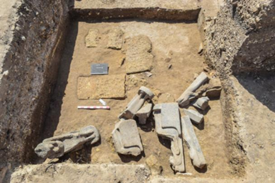 Patung Amenhotep III dan Sekhmet.