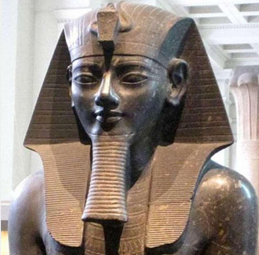 Patung Amenhotep III.