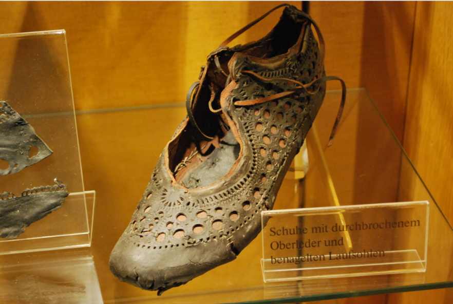 Sandal dari Zaman Romawi.