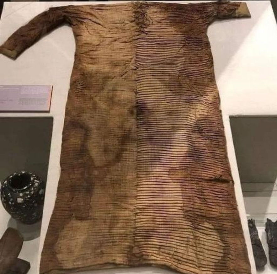 Jubah Kuno Berusia 4.500 Tahun di Museum Mesir.