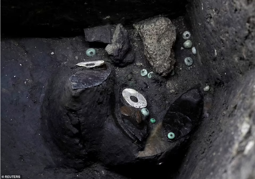 Penemuan benda berharga di Kuil Aztec.