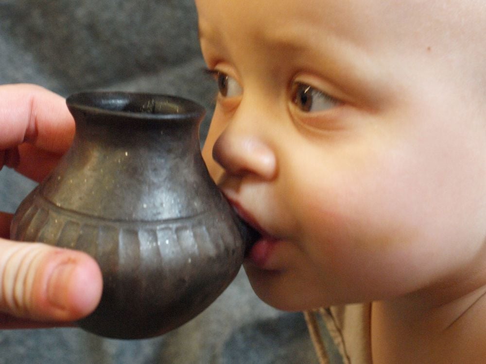 Foto botol susu jaman dulu (smithsonianmag.com)
