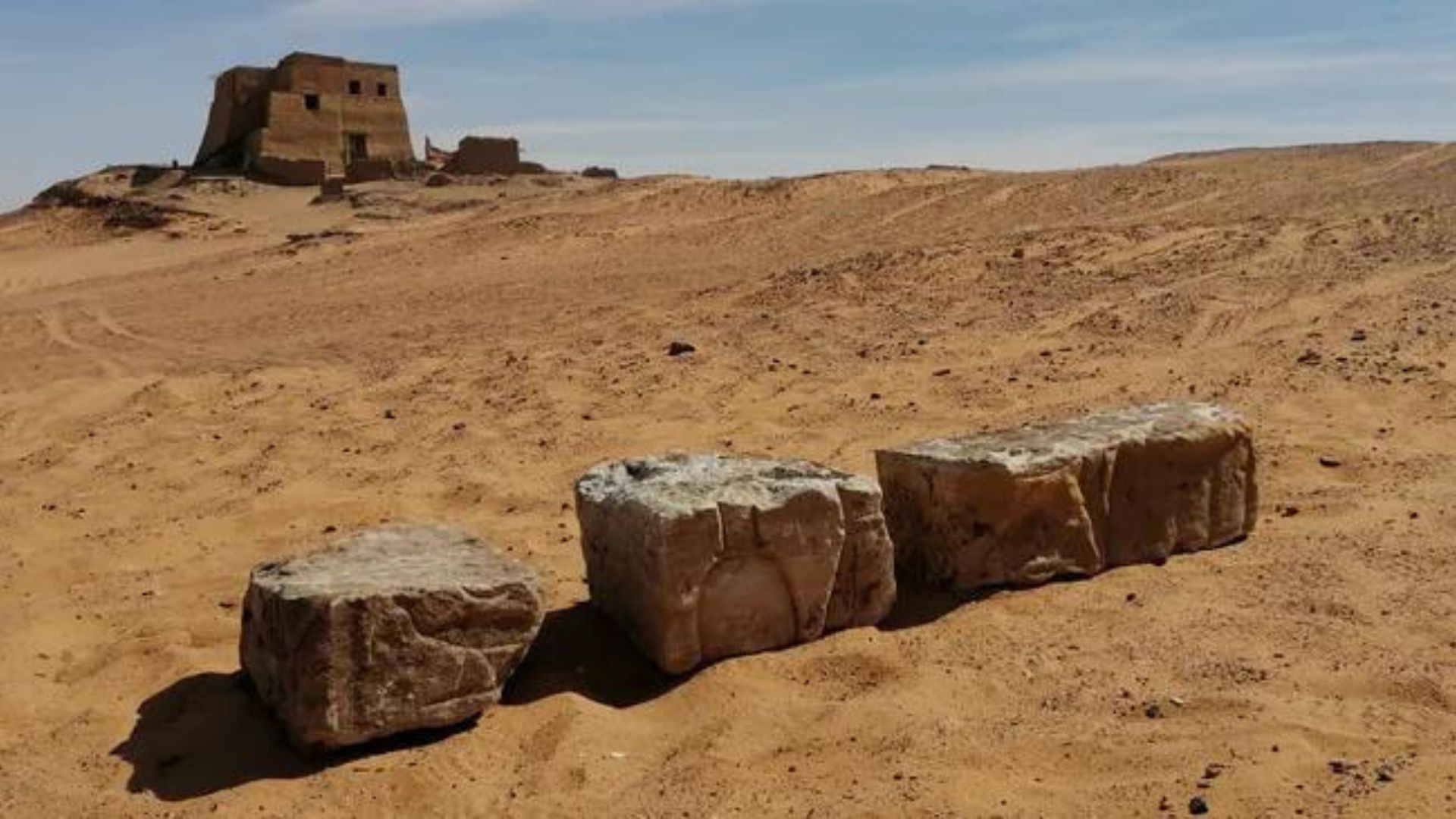 Blok-blok kuno dengan prasasti hieroglif ditemukan di Sudan (credit: Dawid F. Wieczorek-PCMA UW)