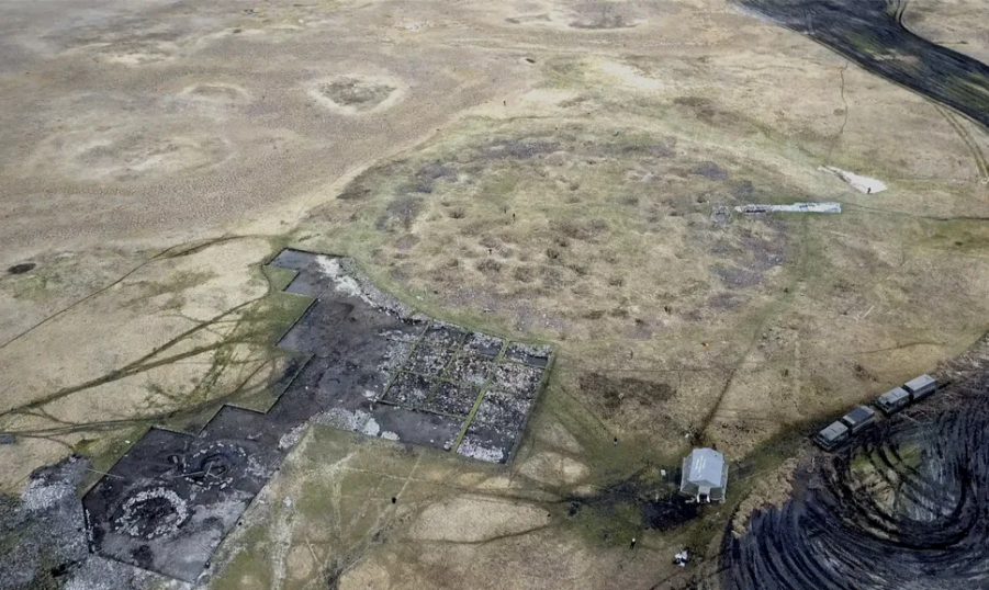 Gundukan pemakaman mirip Scythian yang ditemukan di Siberia selatan ini berasal dari akhir abad kesembilan SM, menjadikannya salah satu yang tertua dari jenisnya yang pernah ditemukan.