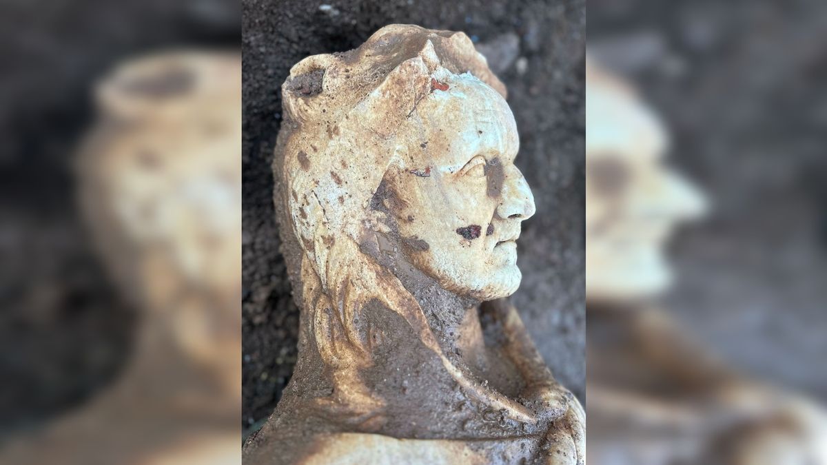 Patung Kaisar Decius Berpenampilan seperti Hercules