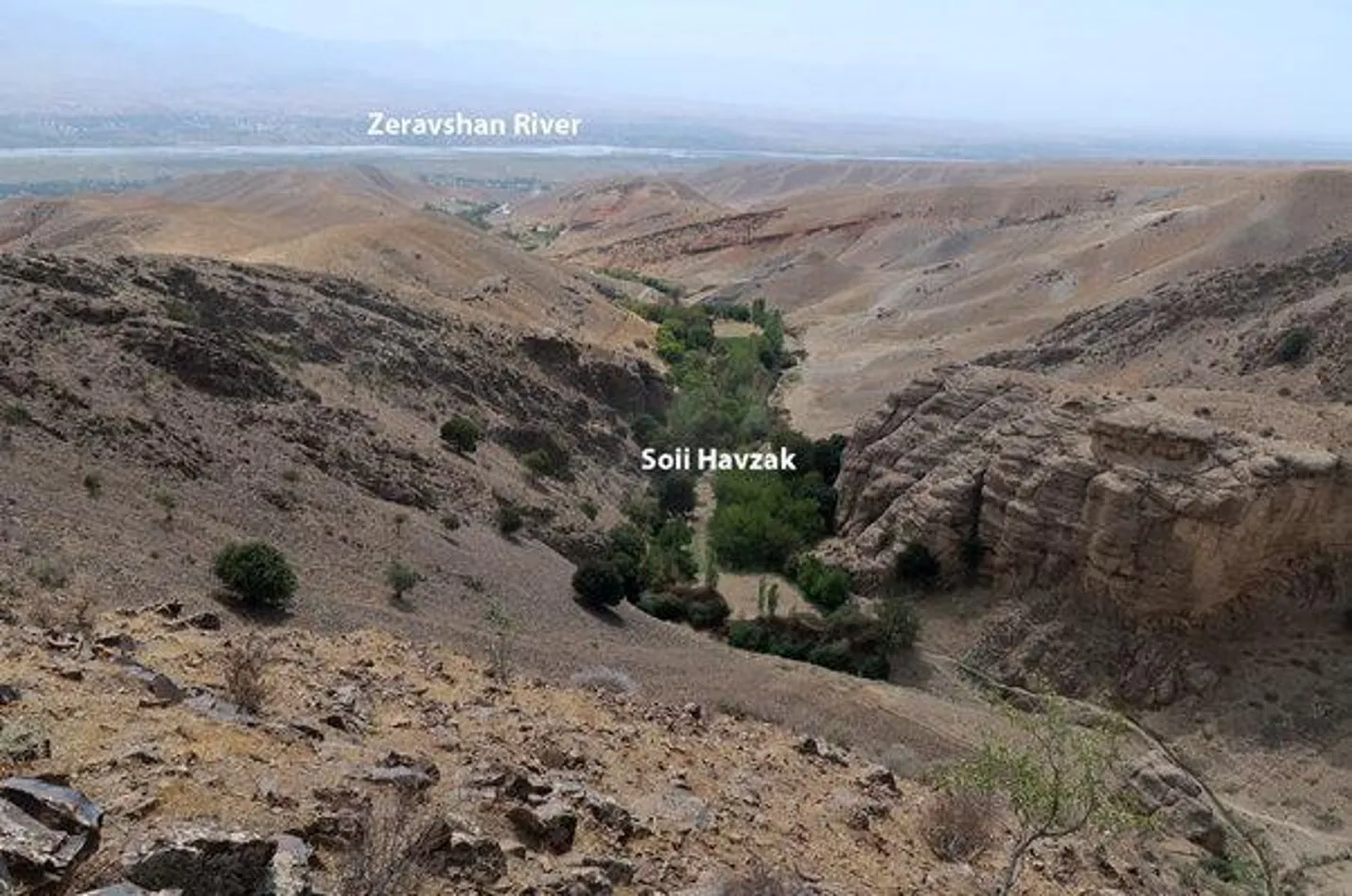 Pemandangan Lembah Zeravshan dari Soii Havzak