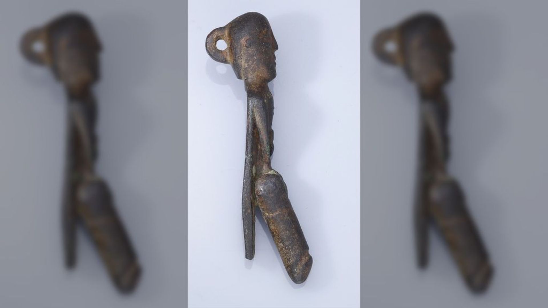 Lingkaran di bagian belakang menunjukkan bahwa ini mungkin dipakai sebagai liontin lingga pada kalung.