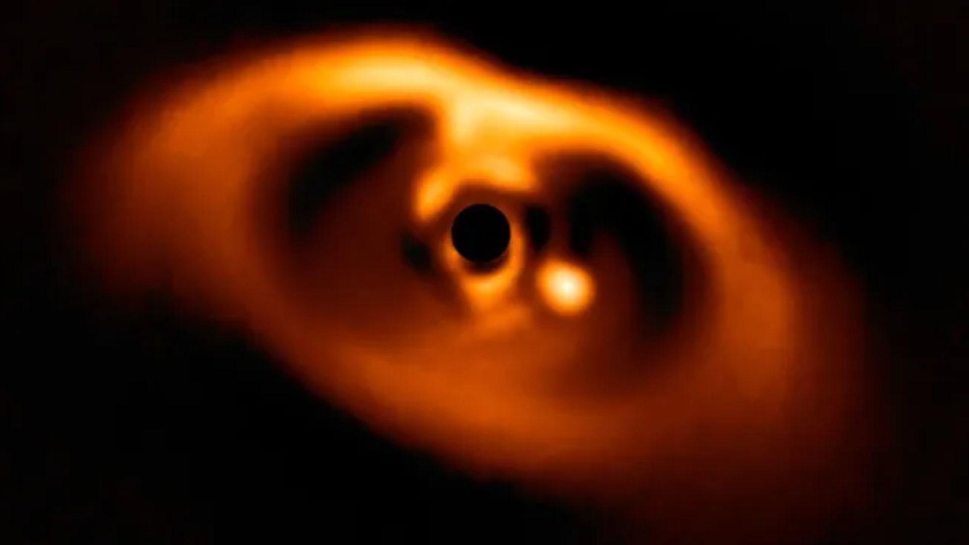 Sebuah exoplanet yang jauh dan masih muda, PDS 70b, menantang pengetahuan umum tentang bagaimana planet terbentuk (ESO/A. M&uuml;ller et al.)