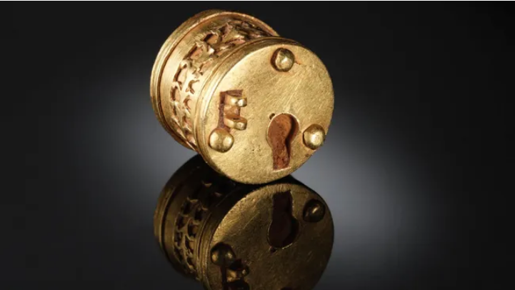 The small gold lock mechanism discovered in northwest Germany