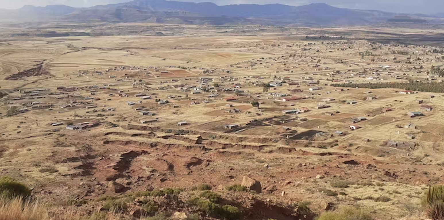 Formasi Elliot dan Clarens di Eastern Cape, Afrika Selatan - formasi batuan yang kaya akan dinosaurus yang sama seperti di Bolahla