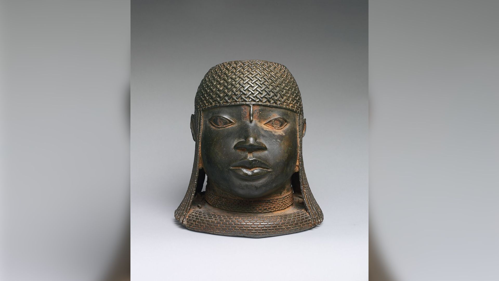 Kepala seorang Oba (credit: www.metmuseum.org/The Michael C. Rockefeller Memorial Collection/Bequest of Nelson A. Rockefeller, 1979)