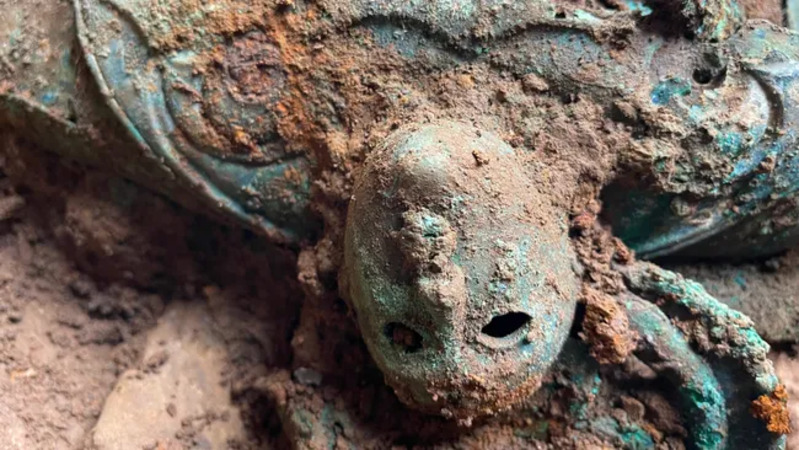 Kuali yang hancur yang digali dari Melsonby Hoard (Sumber gambar: Departemen Arkeologi/Universitas Durham)