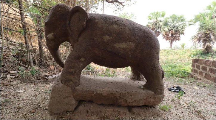 Gajah biasanya muncul dalam seni Buddha dari periode tersebut dan para arkeolog berpendapat bahwa gajah merupakan peninggalan dari pemujaan Buddha awal di wilayah tersebut.