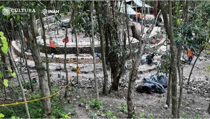 Kuil melingkar ini ditemukan di situs arkeologi El Tigre di semenanjung Yucat&aacute;n, Meksiko.