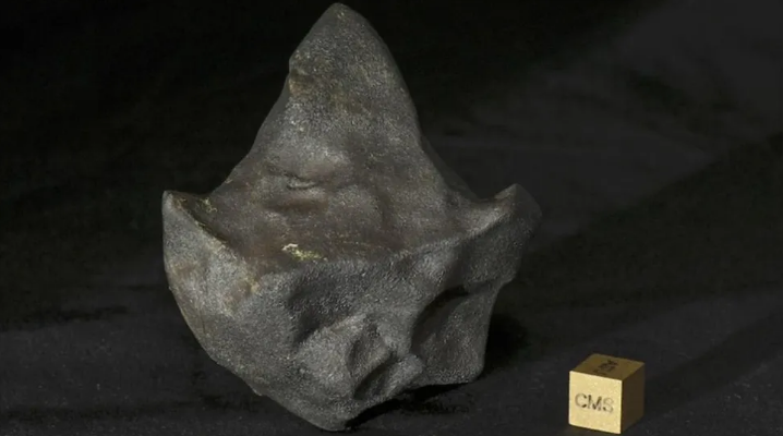 Fragmen seberat 146 gram dari jatuhnya meteorit Aguas Zarcas.