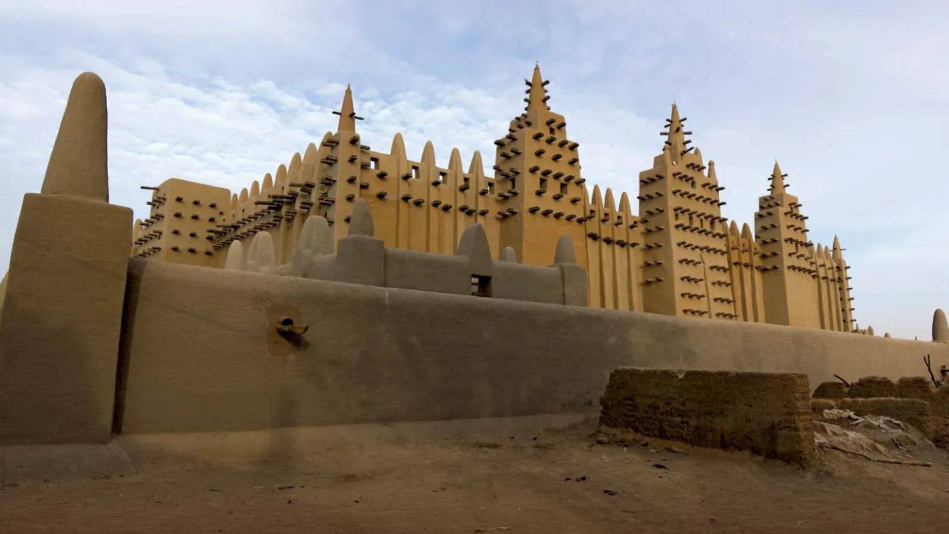 Masjid Agung Djenn&eacute;, Mali (britannica.com)