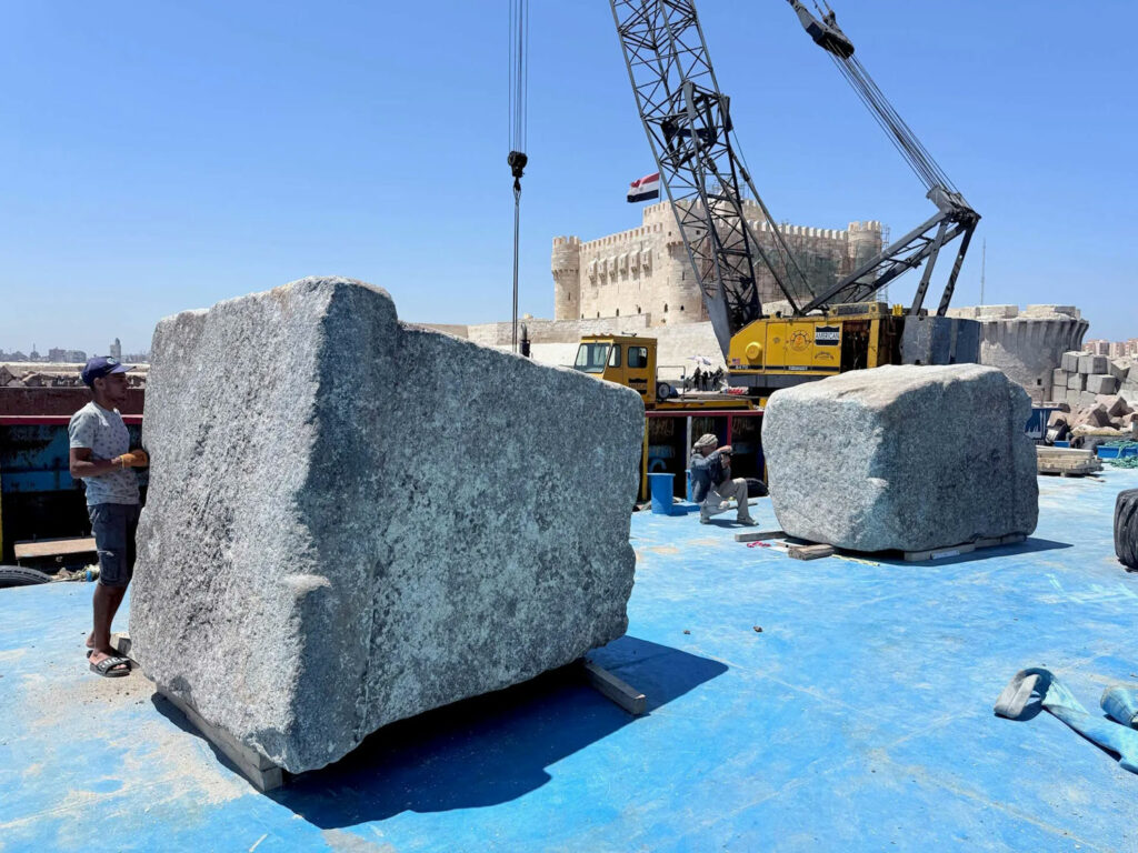 Blok batu dari mercusuar, Alexandria, Mesir