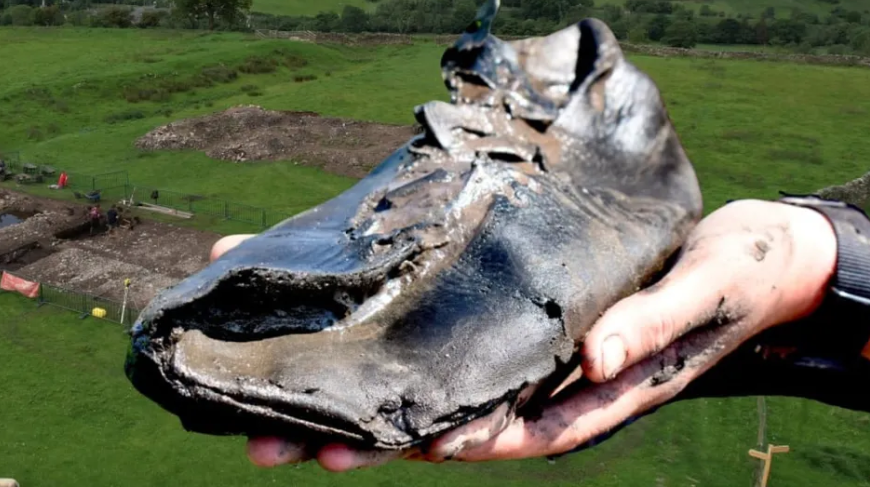 Sebuah sepatu bot kulit ditemukan di Benteng Magna (Image credit: &copy; The Vindolanda Trust)