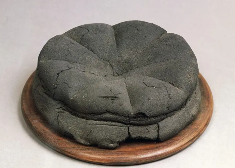 Roti berkarbonasi yang juga ditemukan di Pompeii.