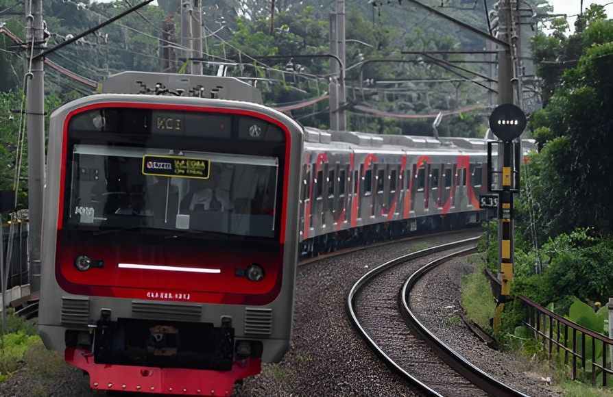 Kereta listrik model iE305