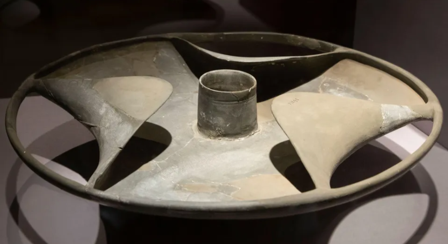 Objek batu ini ditemukan di makam Sabu di Necropolis Saqqara di Mesir. (Image credit: Alain Guilleux / Alamy)