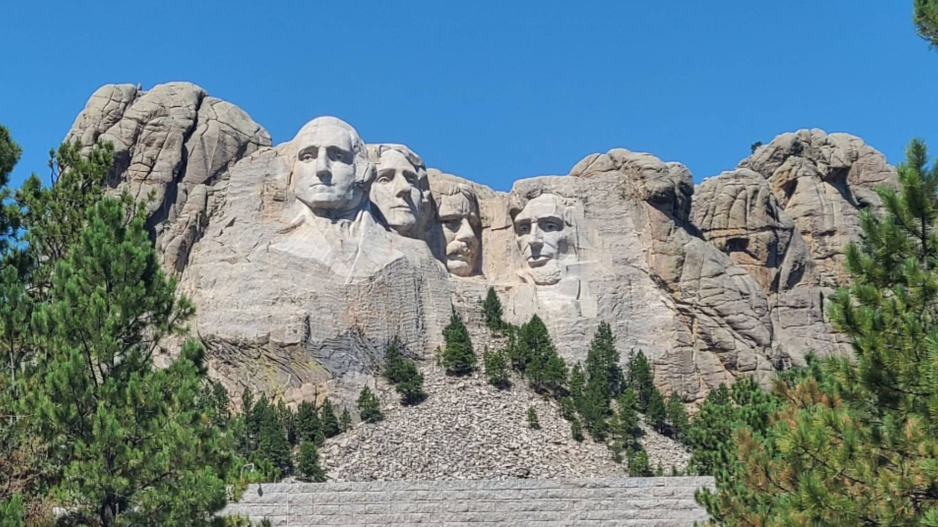 Gunung Rushmore (credit: Google Maps Foto/Christine Gadbois)