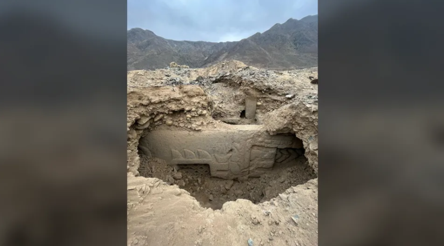 A view of the south face of the pre-Inca mural discovered at Huaca Yolanda in Peru. (Image credit: Pontificia Universidad Cat&oacute;lica del Per&uacute;)