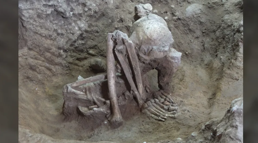 Sisa-sisa seorang pria paruh baya yang terkubur lebih dari 9.000 tahun yang lalu di Guangxi, Cina.(Image credit: Yousuke Kaifu and Hirofumi Matsumura)