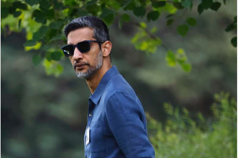 CEO Google Sundar Pichai berjalan menuju makan siang di Konferensi Allen & Company Sun Valley pada tanggal 9 Juli 2025.