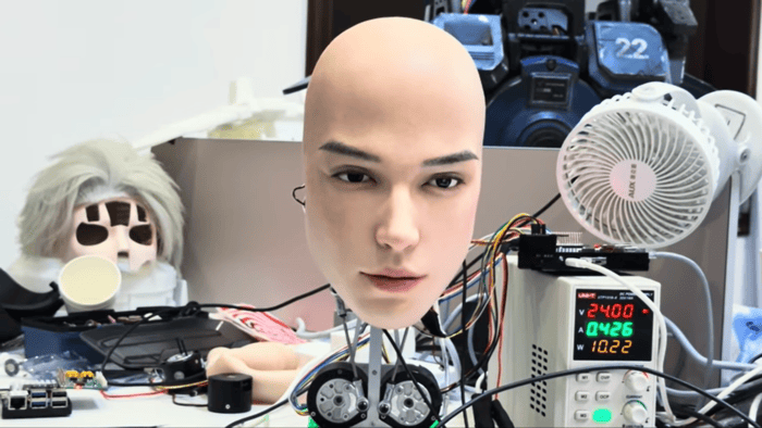 Sebuah robot canggih buatan Cina
