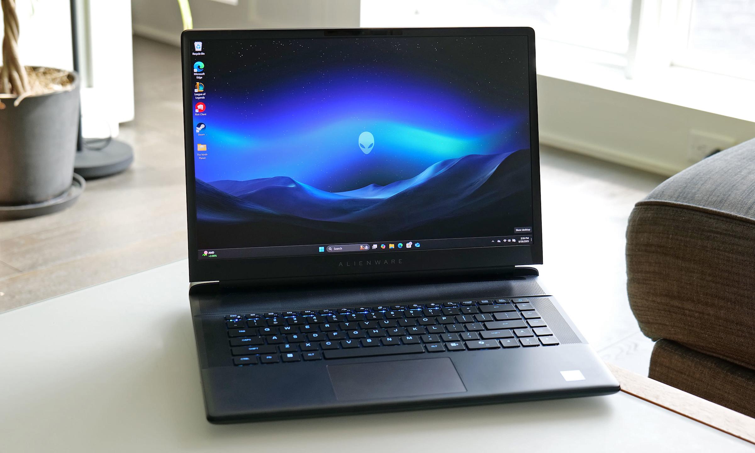 Untuk tahun 2025, Alienware menghidupkan kembali nama ikonik Area-51 dan memberinya desain dan komponen unggulan yang sepenuhnya baru.
