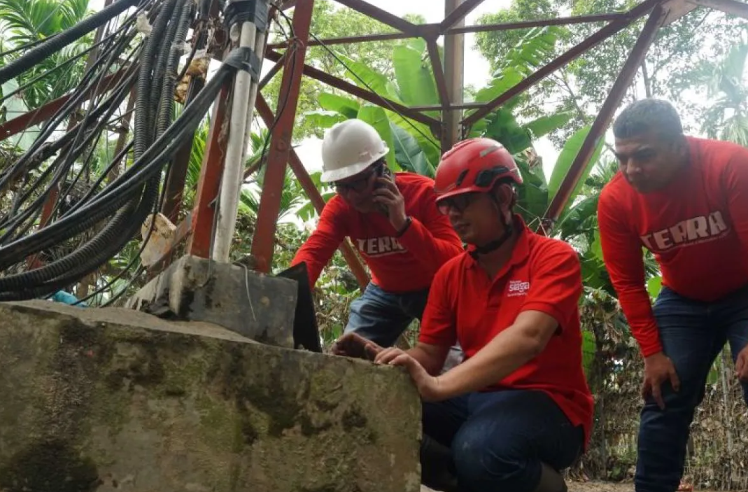 Tim teknis Telkomsel terus bekerja 24 jam dengan mengerahkan berbagai skema pemulihan jaringan
