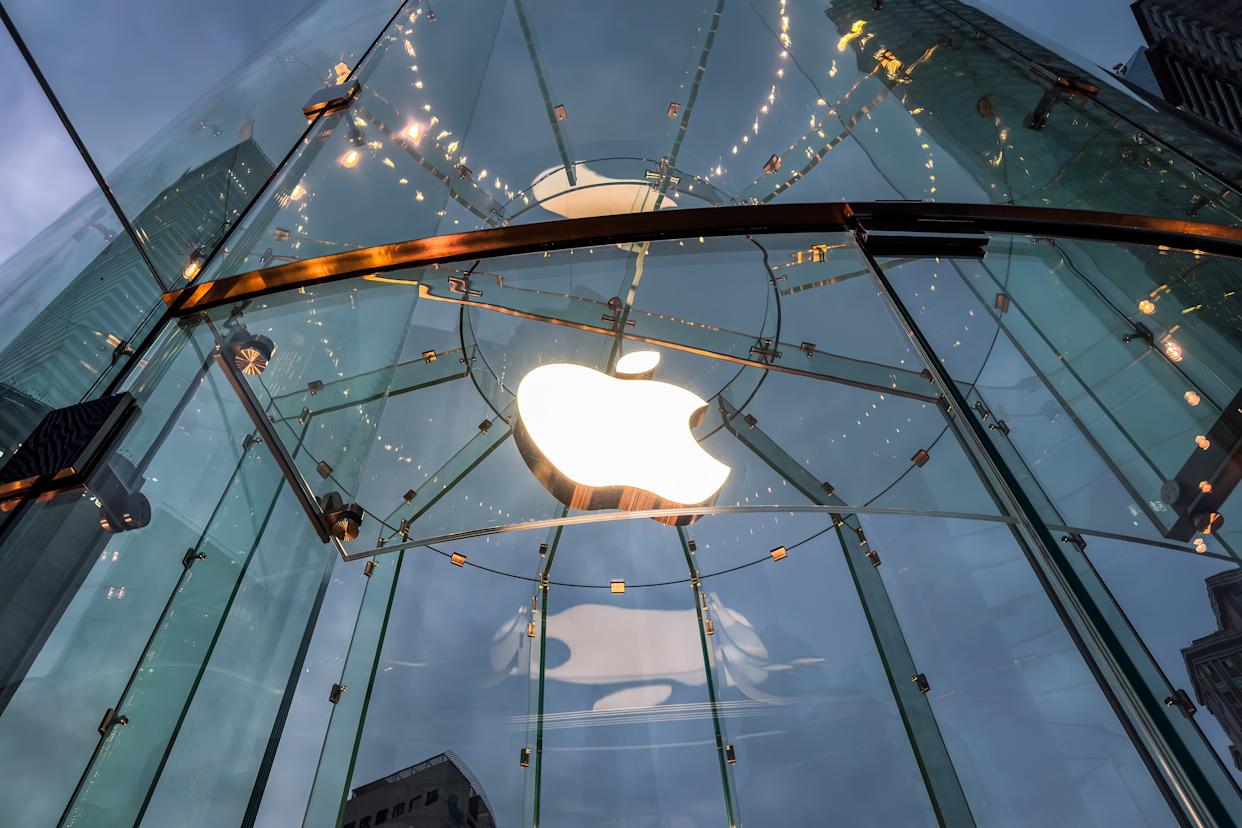 Apple merekrut veteran Google sebagai wakil presiden AI yang baru