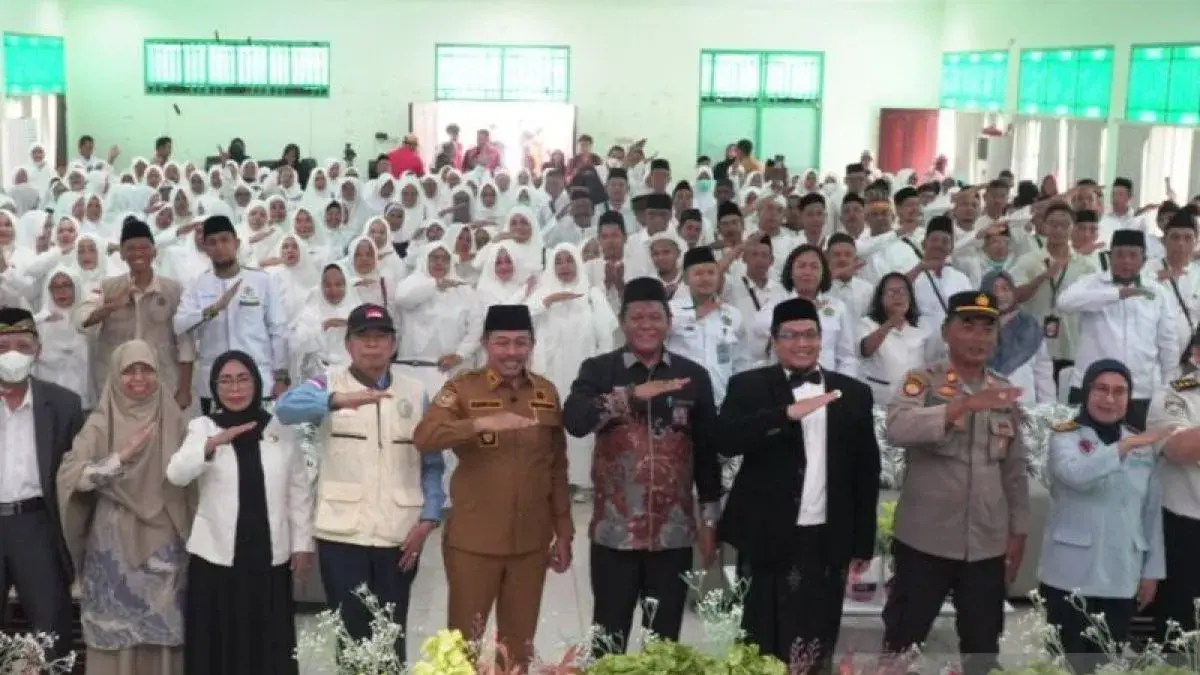 Pelepasan jamaah calon haji Kota Jayapura di Jayapura, Selasa (28/4/2026). (Antara/Ardiles Leloltery)	