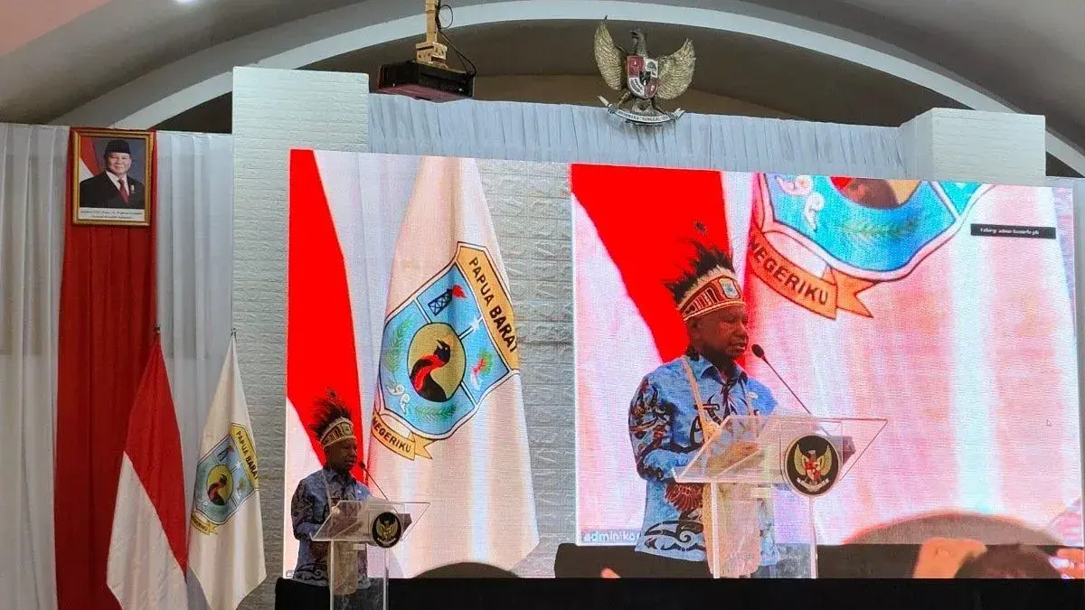 Gubernur Papua Barat Dominggus Mandacan memberikan sambutan pada pembukaan Musrenbang Otsus dan RKPD 2027 yang diselenggarakan di Manokwari, Kamis (7/5/2026). (ANTARA/Fransiskus Salu Weking)

