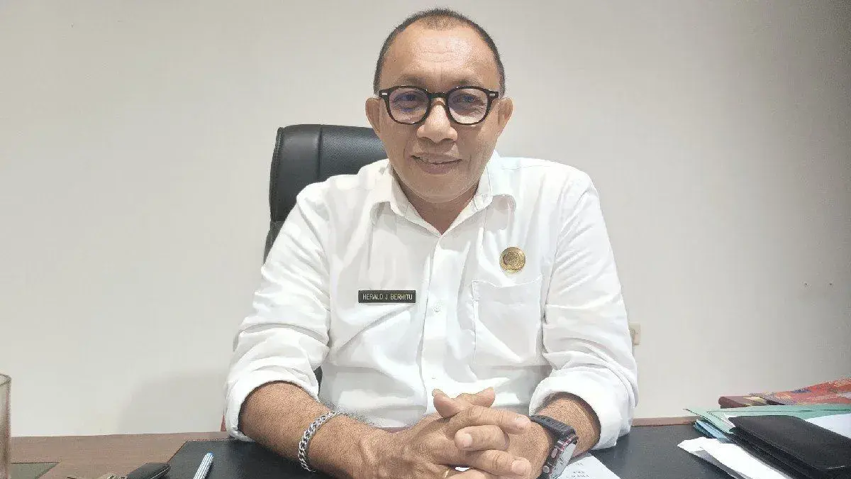 Plt Kadis PMPTSP Papua Herald J Berhitu. (Antara/Evarukdijati)