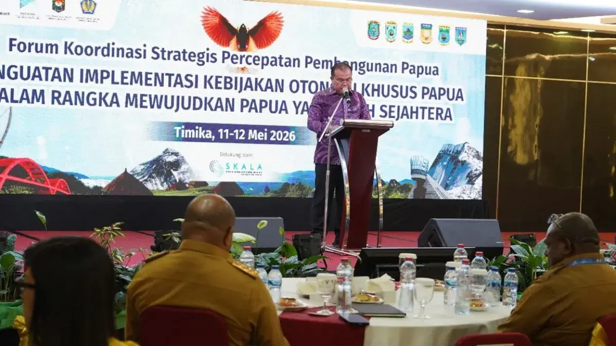 Staf Khusus Menteri Dalam Negeri Bidang Pemerintahan Desa dan Pembangunan Perbatasan Hoiruddin Hasibuan saat memberikan arahannya pada pembukaan forum koordinasi strategis percepatan pembangunan Papua di Timika, Senin,(11/5/2026) ANTARA/Marselinus Nara.
