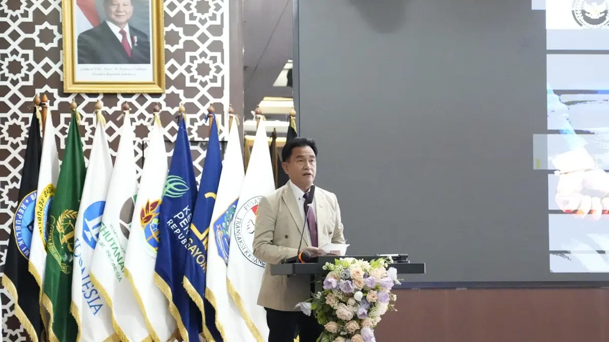 Menko Yusril Ihza Mahendra menegaskan bahwa negara tidak pernah mengeluarkan larangan nobar film Pesta Babi. (Kemenko Kumham Imipas untuk Jawa Pos)