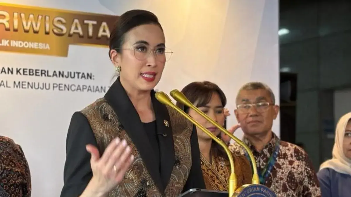 Menpar Widiyanti Putri Wardhana saat ditemui wartawan usai memberikan paparan dalam Rapat Koordinasi Nasional (Rakornas) Pariwisata 2026 di Jakarta, Rabu (20/5/2026). (ANTARA/Hreeloita Dharma Shanti)