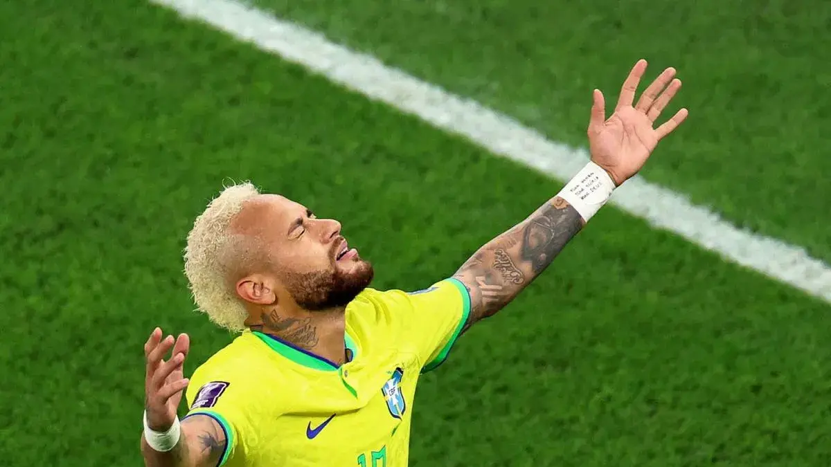 Pemain Brazil Neymar merayakan gol kedua pada pertandingan babak 16 besar Piala Dunia 2022 melawan Korea Selatan di Stadium 974, Doha, Qatar, (5/12/2022). ANTARA FOTO/REUTERS/Pedro Nunes/aww
