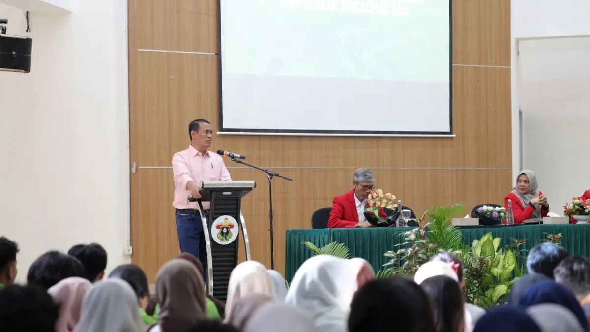 Mentan Amran membuka ruang diskusi seluas-luasnya bagi peserta untuk menyampaikan kritik, masukan, maupun persoalan yang mereka temukan langsung di tengah masyarakat.