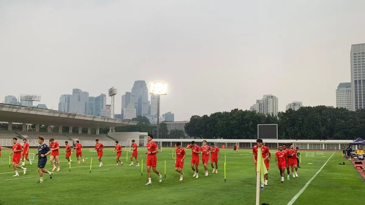 Timnas Indonesia berlatih di Stadion Madya Gelora Bung Karno, Jakarta, Senin (1/6/2026), menjelang FIFA Match Day melawan Oman dan Mozambik di Stadion Utama Gelora Bung Karno, Jakarta. (Antara/Zaro Ezza Syachniar)
