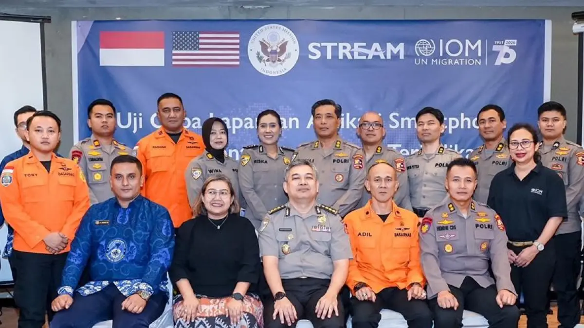 Perwakilan IOM, Polri, Basarnas, dan BAKAMLA berfoto bersama sebelum melaksanakan uji lapangan aplikasi PESISIR pada 6 Juni 2026. (Foto: IOM)
