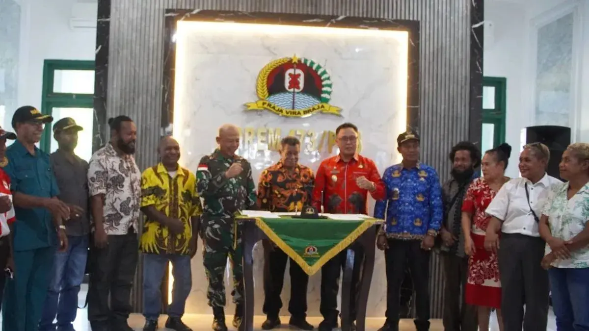 Proses penyerahan pelepasan tanah ada kepada Korem 173/Praja Vira Braja di Nabire, Kamis (18/6/2026). (ANTARA/Ali Nur Ichsan)