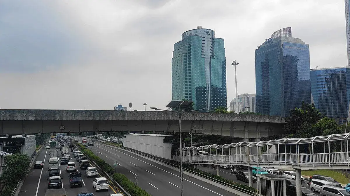 Cuaca berawan di kawasan Sudirman Central Business District (SCBD) Jakarta Selatan. (ANTARA/Ilham Kausar/am)