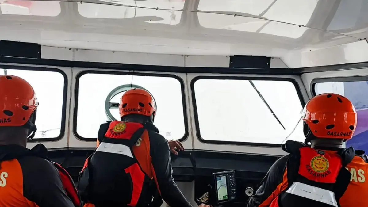 Tim SAR Timika sedang melaksanakan pencarian perahu nelayan berpenumpang empat orang yang dilaporkan hilang kontak   saat mencari ikan di Perairan Atuka. (ANTARA/HO- Humas SAR Timika)