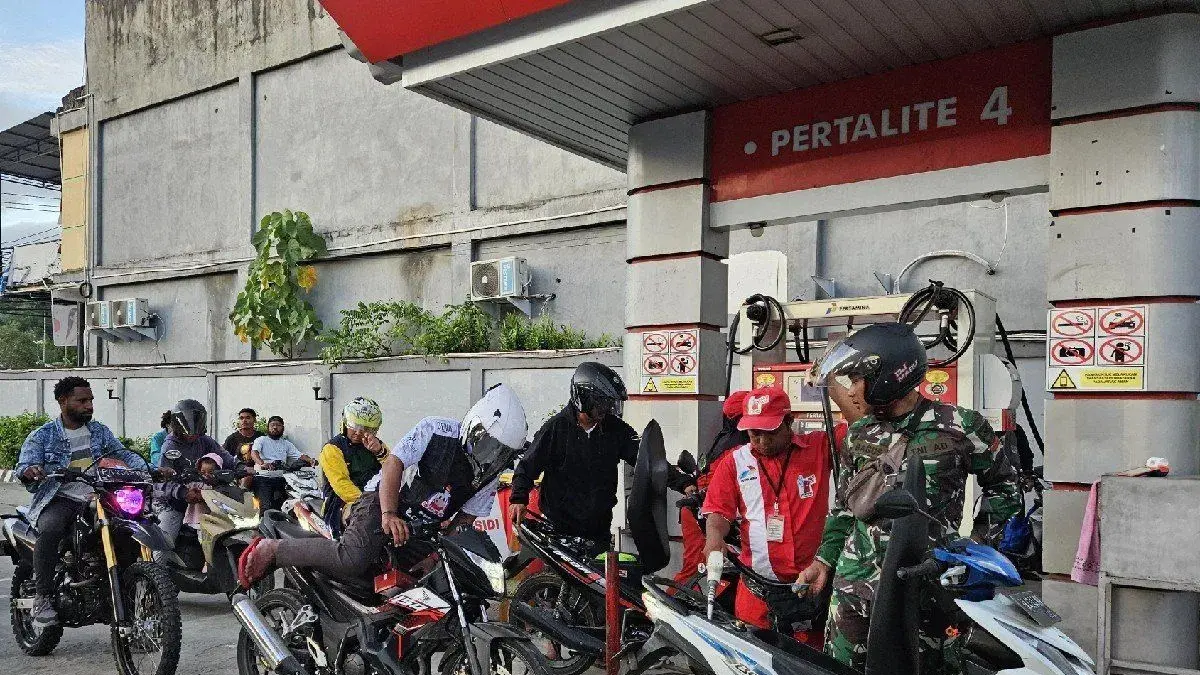 Suasana SPBU di Kota Jayapura, Papua. (ANTARA/Qadri Pratiwi)